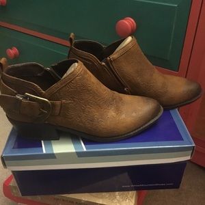 Cute Tan Booties w/design